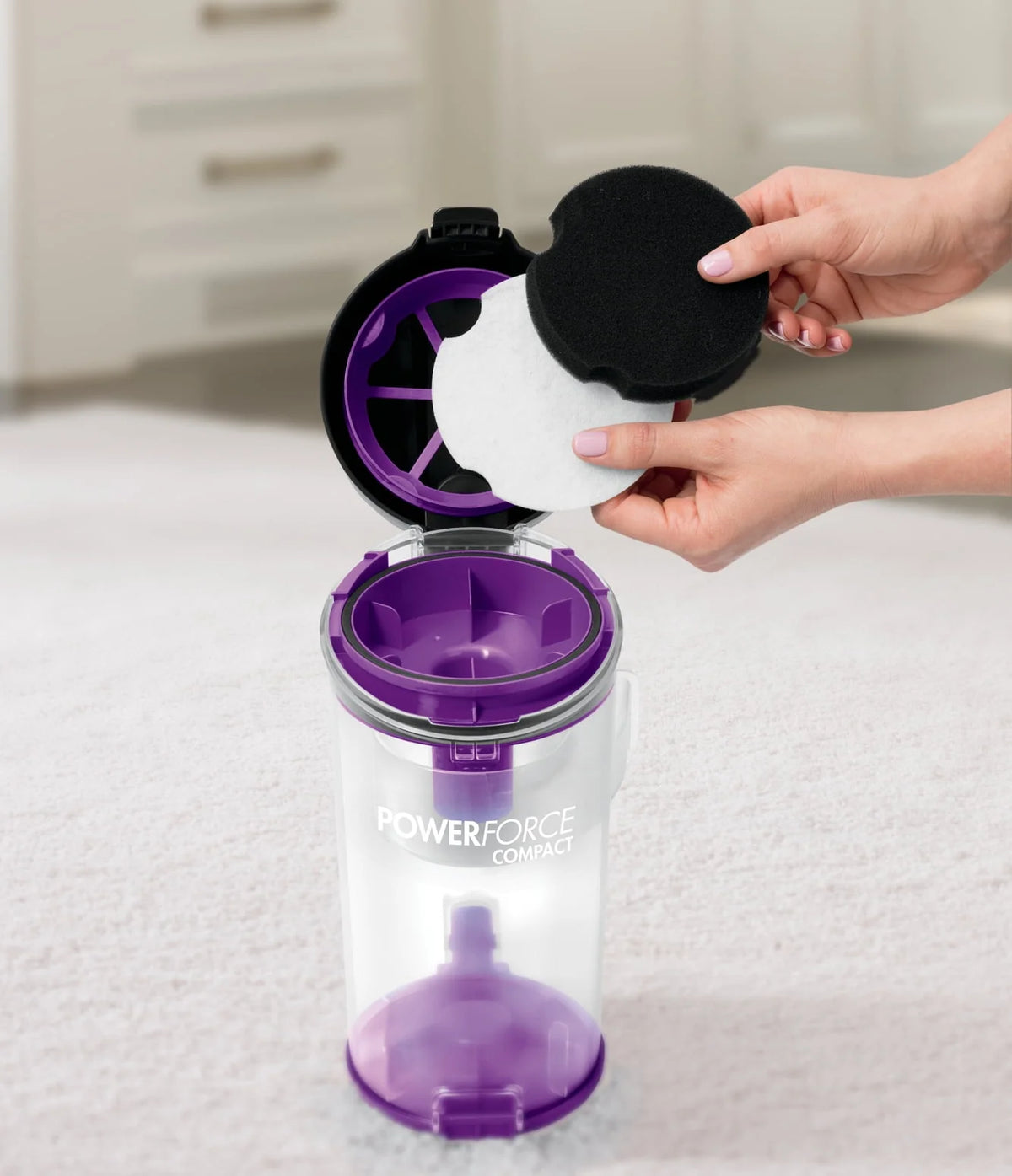 Compact Bagless Vacuum C761