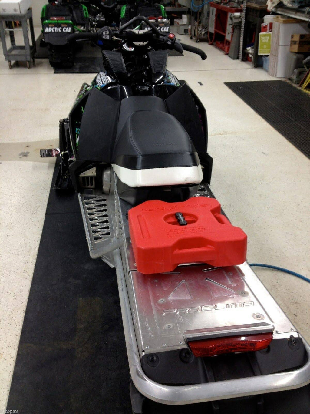 1.75 Gallon Gasoline Pack J31352