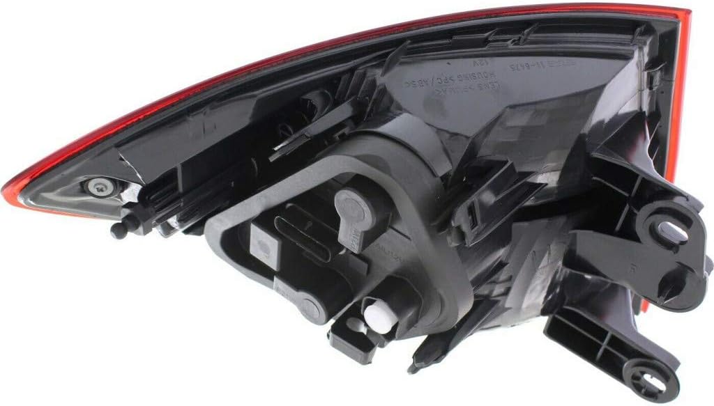 Tail Light Assembly Driver Side M636375